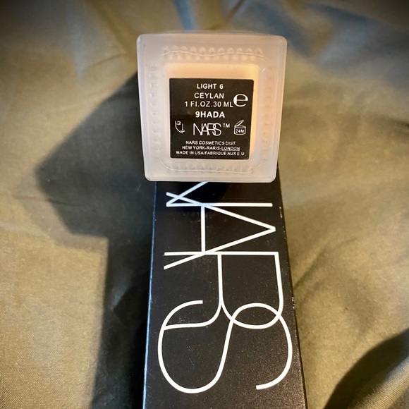 *SOLD*NARS All Day Luminous Weightless Foundation - Picture 2 of 3